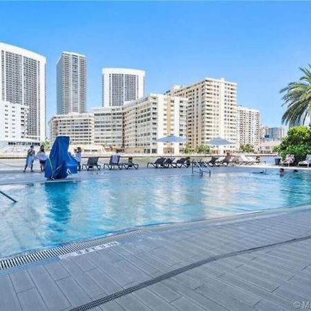 Luxury Condo Steps From Beach Hallandale Beach Bagian luar foto