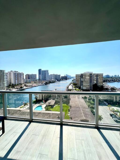 Luxury Condo Steps From Beach Hallandale Beach Bagian luar foto