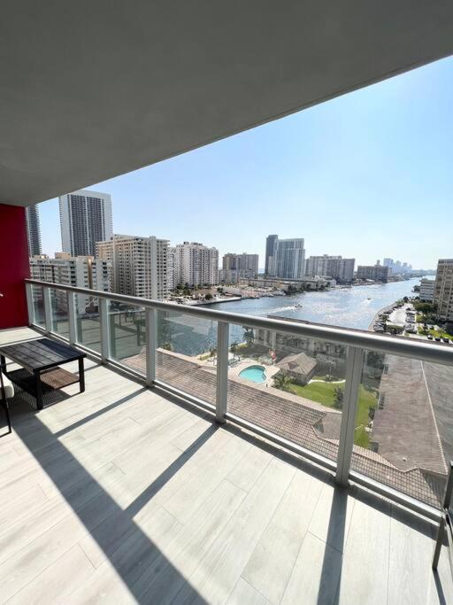 Luxury Condo Steps From Beach Hallandale Beach Bagian luar foto