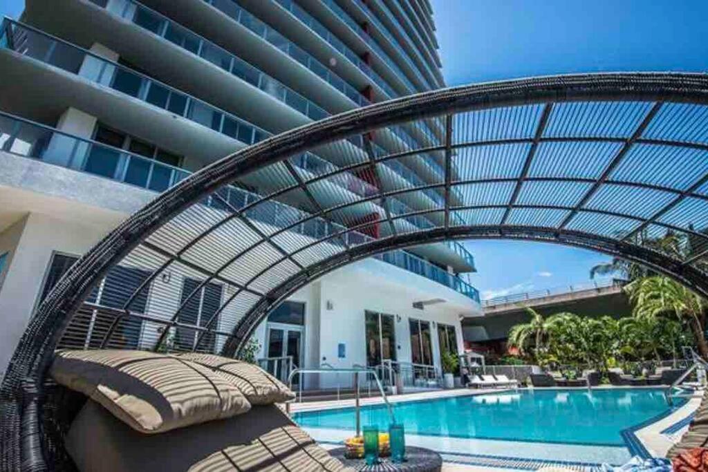 Luxury Condo Steps From Beach Hallandale Beach Bagian luar foto