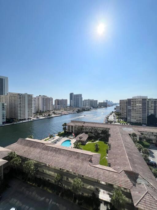 Luxury Condo Steps From Beach Hallandale Beach Bagian luar foto