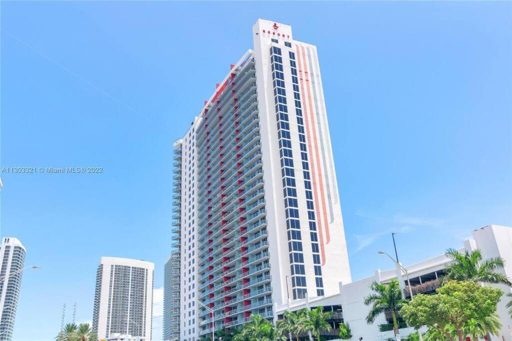 Luxury Condo Steps From Beach Hallandale Beach Bagian luar foto