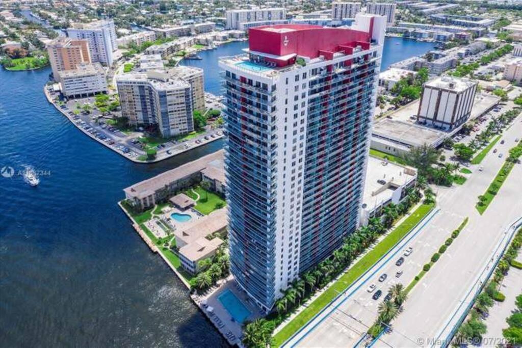 Luxury Condo Steps From Beach Hallandale Beach Bagian luar foto